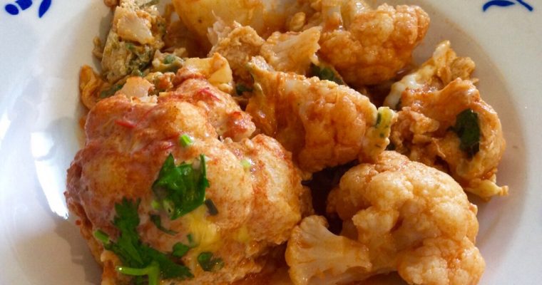 CHOU-FLEUR EN SAUCE ROUGE AUX ŒUFS