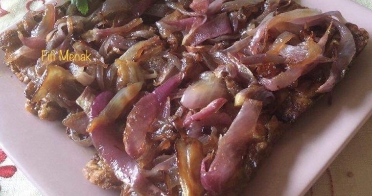 COURGETTES FRITES AUX OIGNONS ET AU VINAIGRE (QARAA MCHERMLA BEL BSAL)