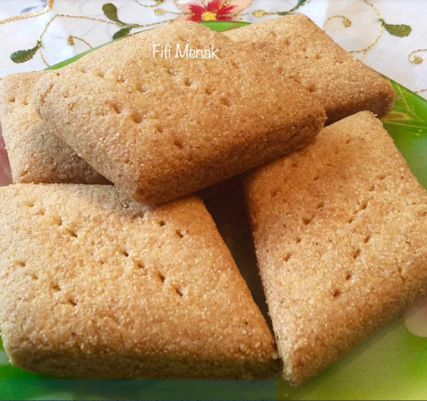 Carrés à la semoule (Mteqba)