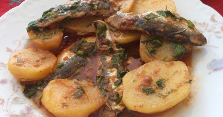 Sardines aux pommes de terre en sauce rouge (Chtitha Serdine bel Batata)