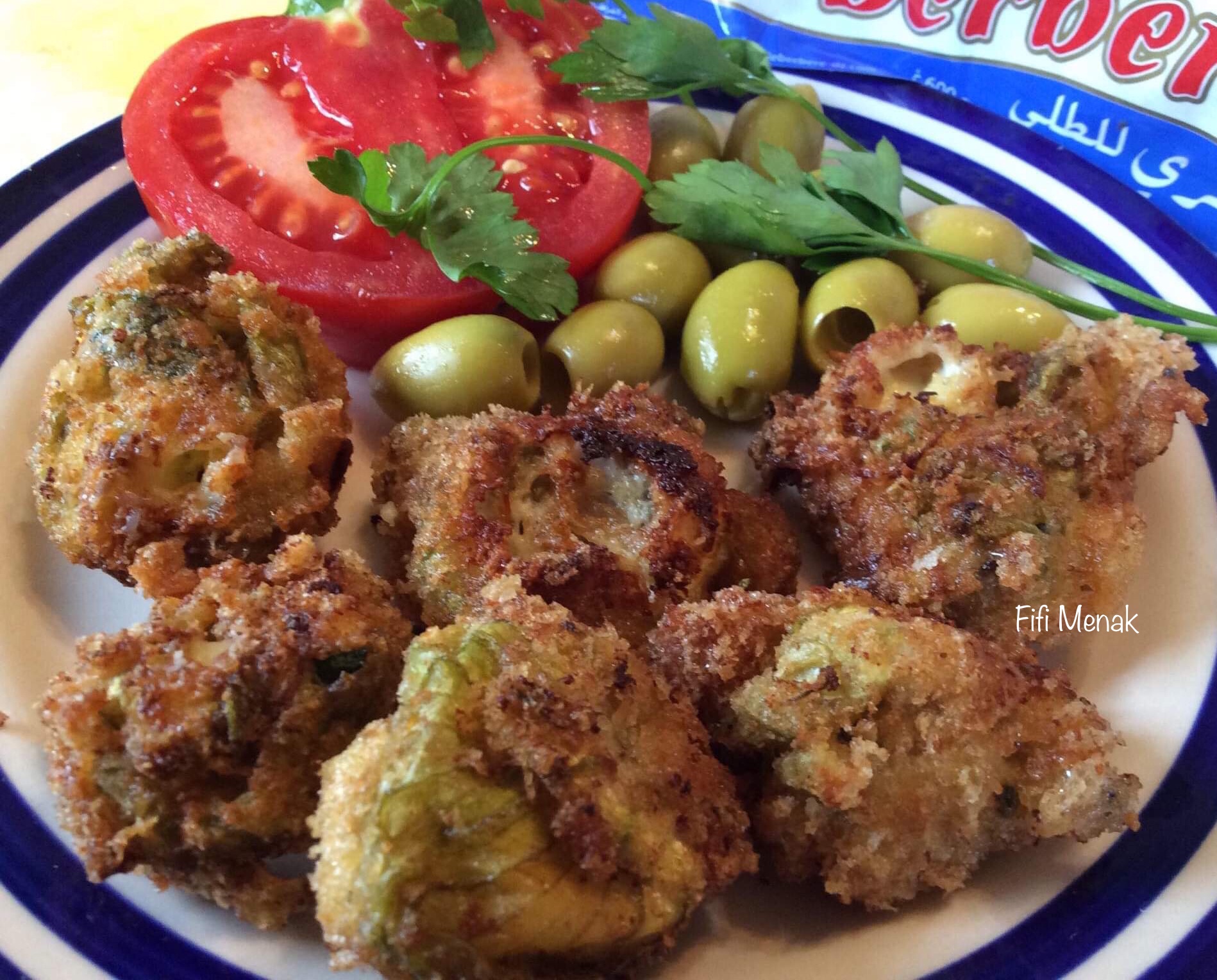 Beignets de fleurs de courgettes au fromage fondu et oignon