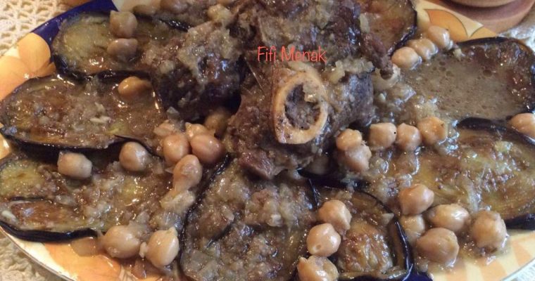AUBERGINES EN SAUCE AU CARVI ET À LA VIANDE D’AGNEAU (MDERBEL)