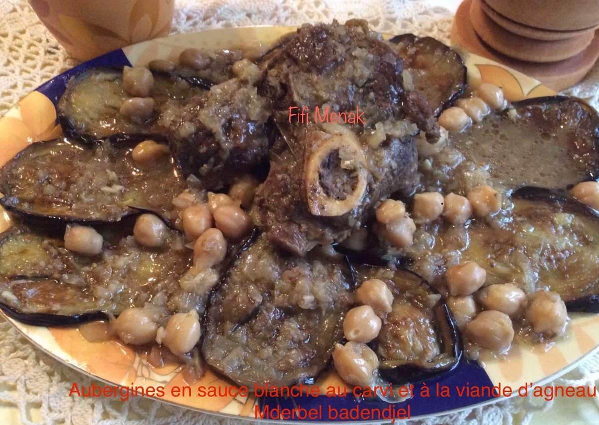 AUBERGINES EN SAUCE AU CARVI ET À LA VIANDE D’AGNEAU (MDERBEL)