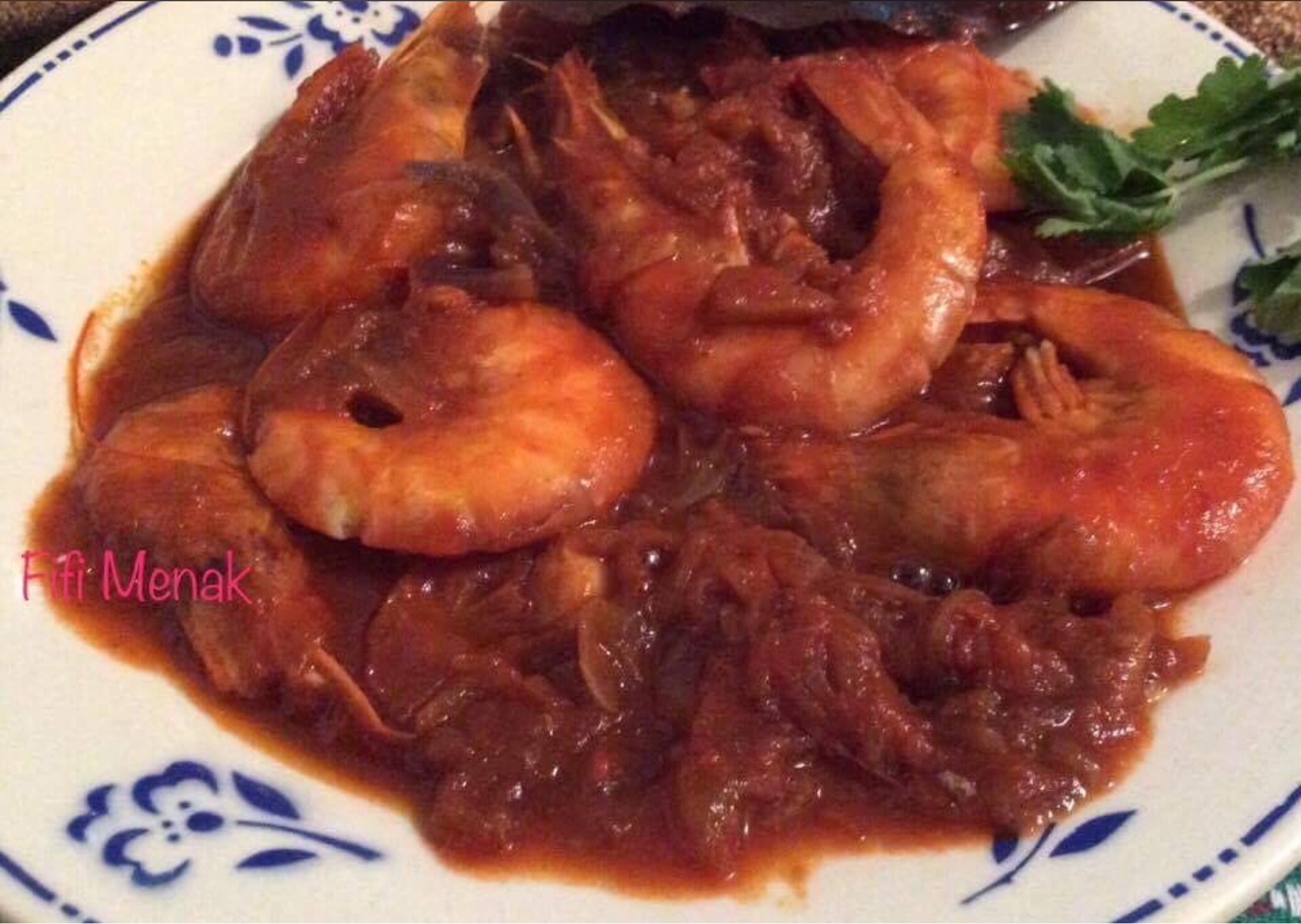 Crevettes à l’oignon et à la tomate