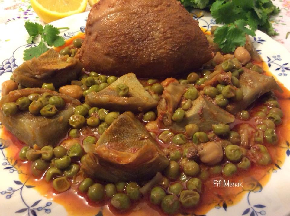 Tripes farcies en sauce avec artichauts et petits pois (Osbane dewara bel qarnoune w el djelbana)