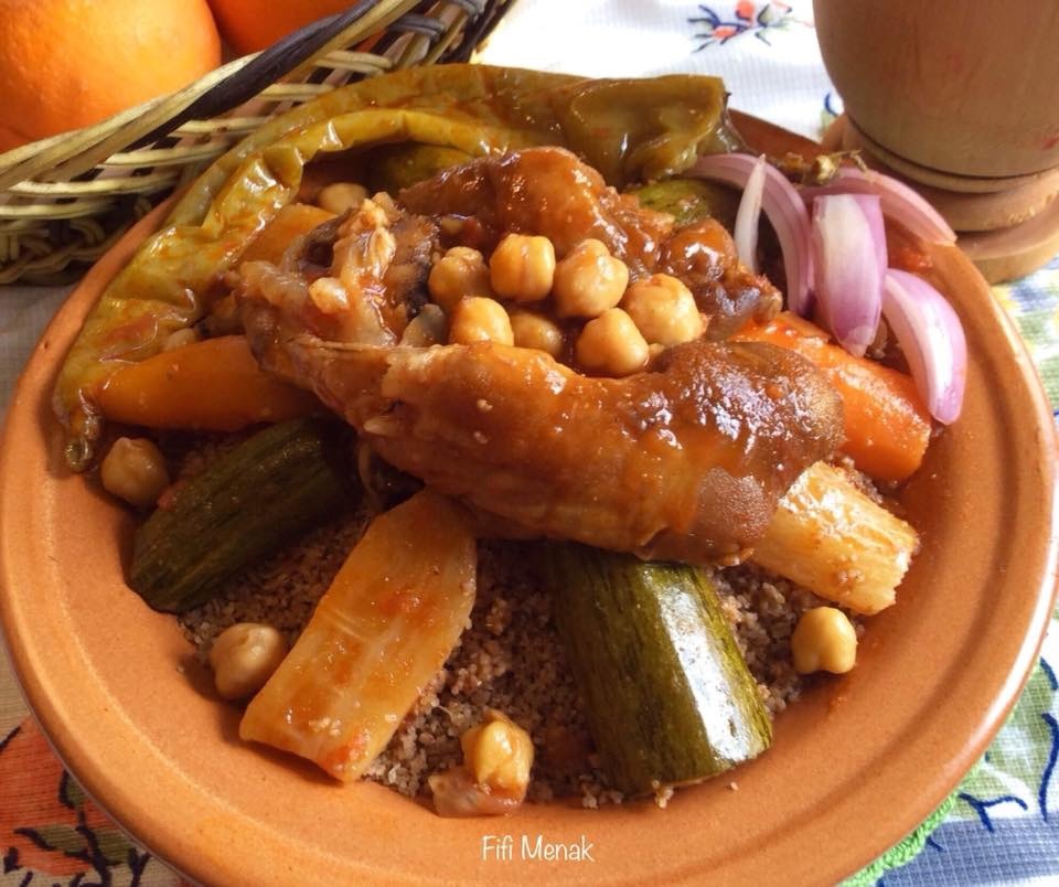 COUSCOUS D’ORGE AVEC SAUCE AUX PIEDS DE MOUTON (TAAM BEL BOUZELOUF)
