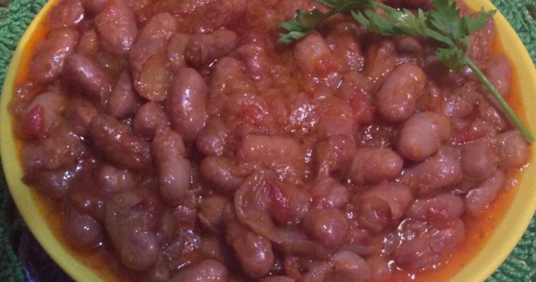 Haricots blancs à écosser en sauce oignons et tomates (Loubia fessassa)