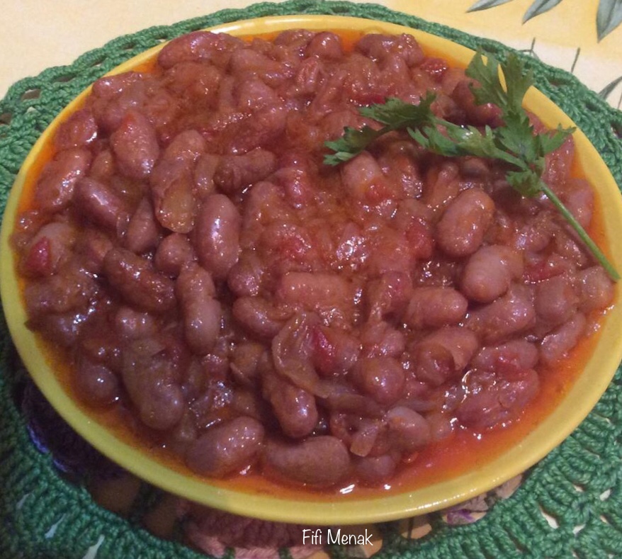 Haricots blancs à écosser en sauce oignons et tomates (Loubia fessassa)
