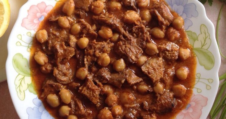 Langue d’agneau en sauce à l’ail et aux pois chiches (Chtitha Lsan)