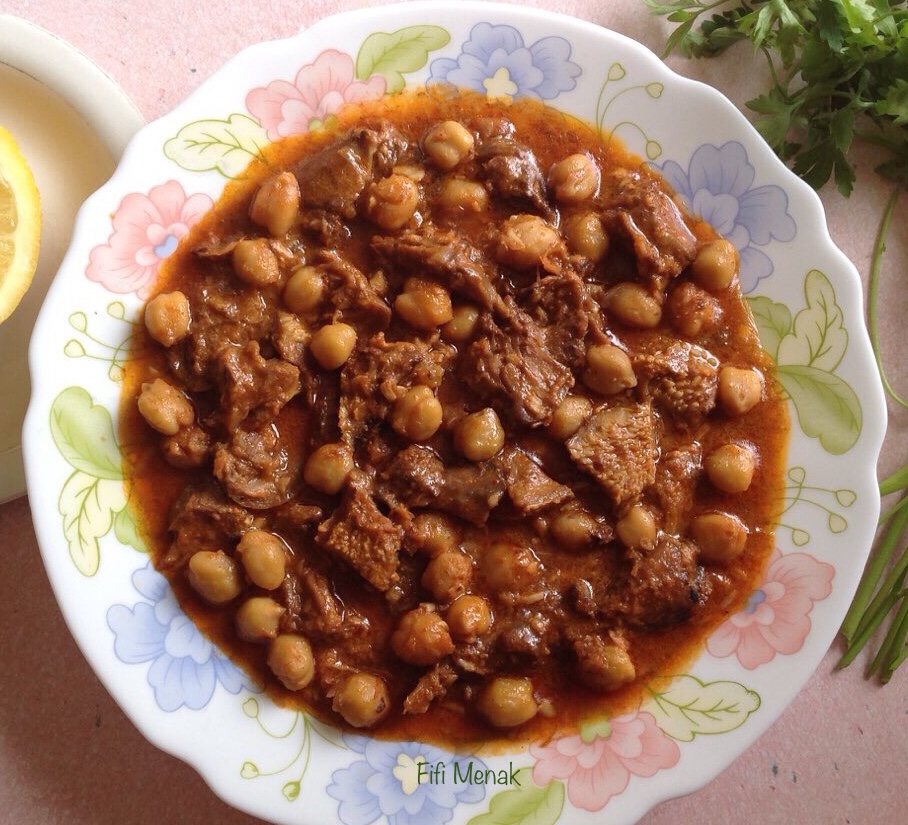 Langue d’agneau en sauce à l’ail et aux pois chiches (Chtitha Lsan)
