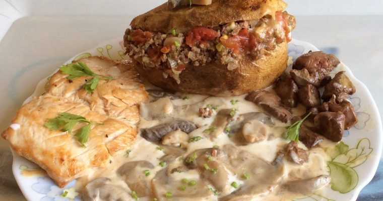 Pomme de terre farcie et champignons à la sauce camembert