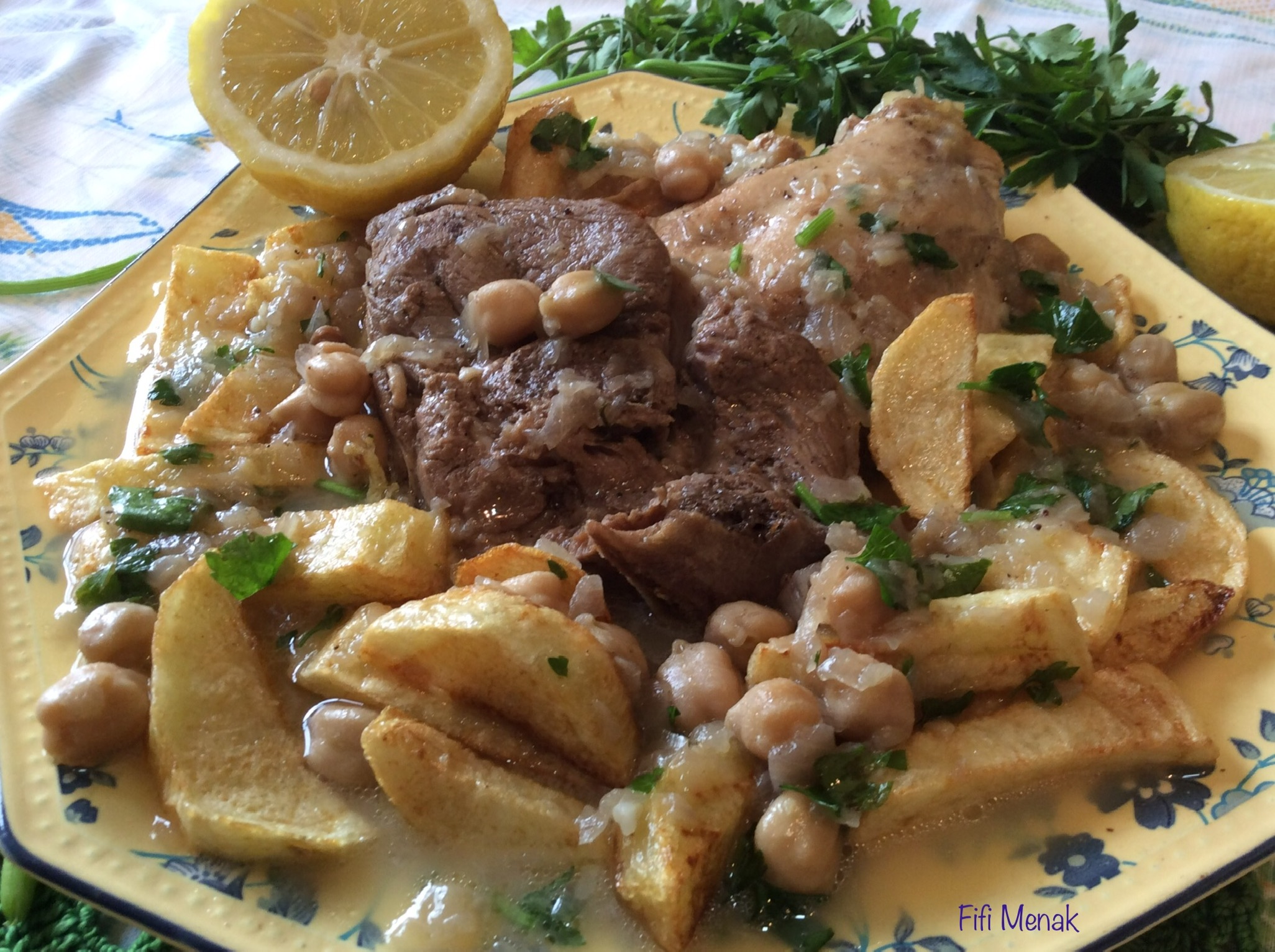 Pommes de terre frites en sauce blanche à la viande (Kbab algérois)