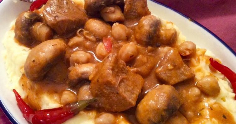 Veau et champignons en sauce pour pâtes