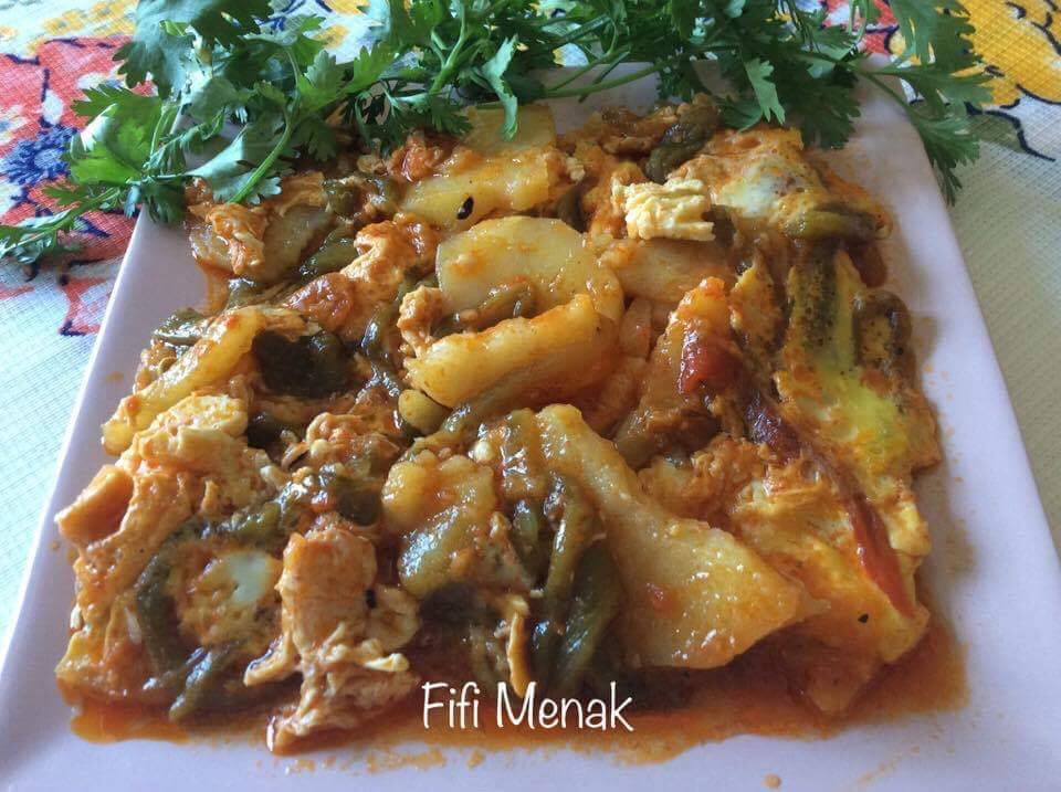 Tchektchouka  de poivrons-tomates-pommes de terre