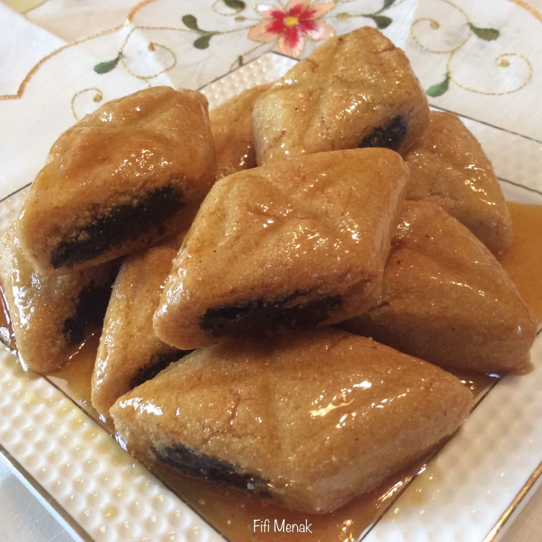 Makrout au miel et à la pâte de dattes frit